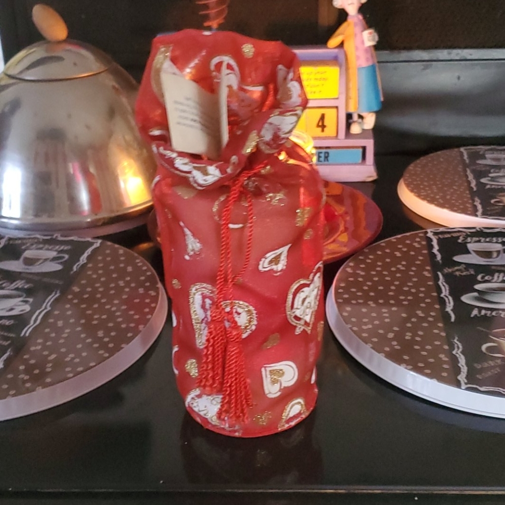 Bill blass gorgeous wrapped large white candle
